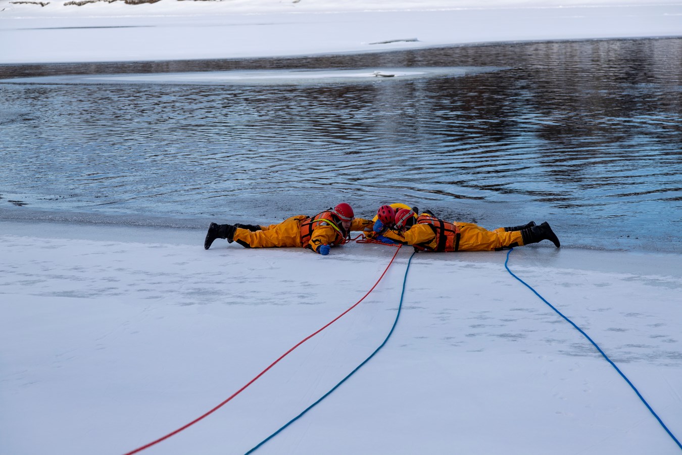 Les pompiers de Scott sur la glace!
