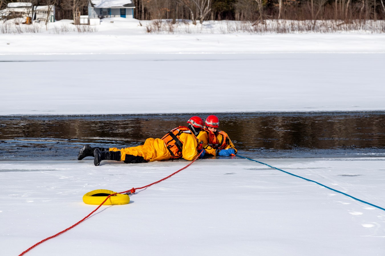 Les pompiers de Scott sur la glace!