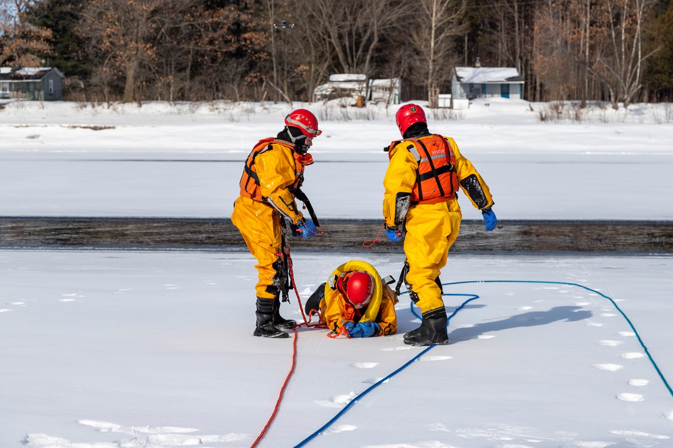Les pompiers de Scott sur la glace!