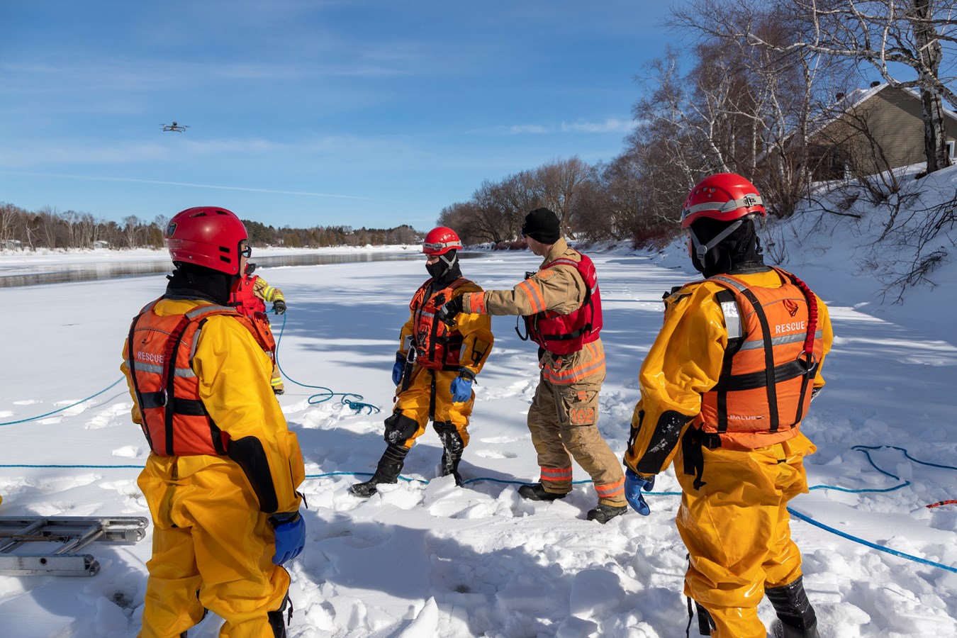 Les pompiers de Scott sur la glace!