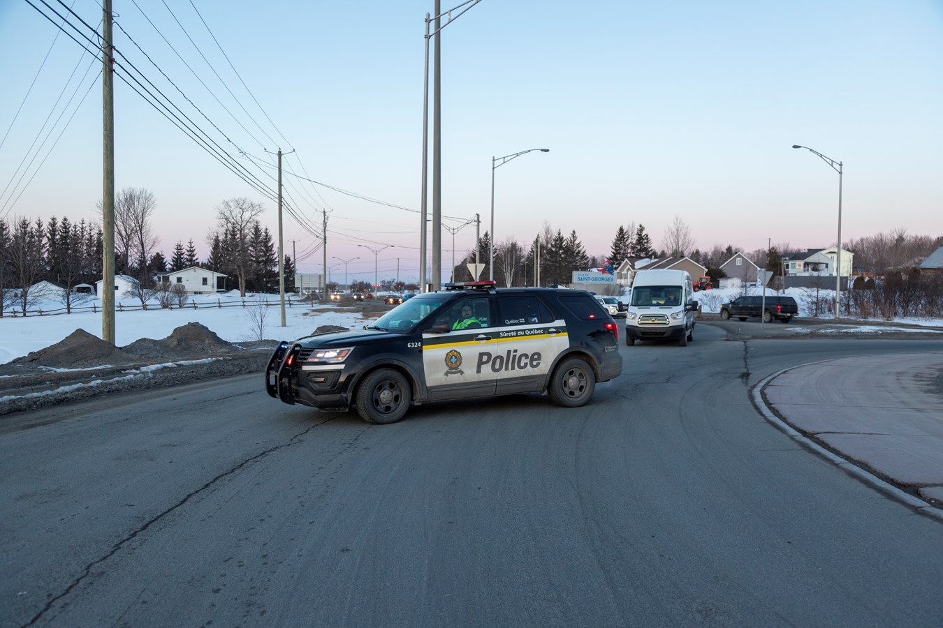 Un camion termine sa route sur le giratoire de l'autoroute 73