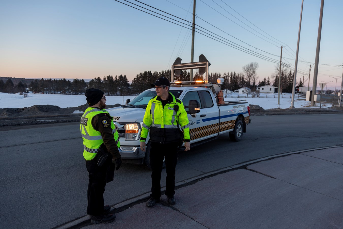 Un camion termine sa route sur le giratoire de l'autoroute 73