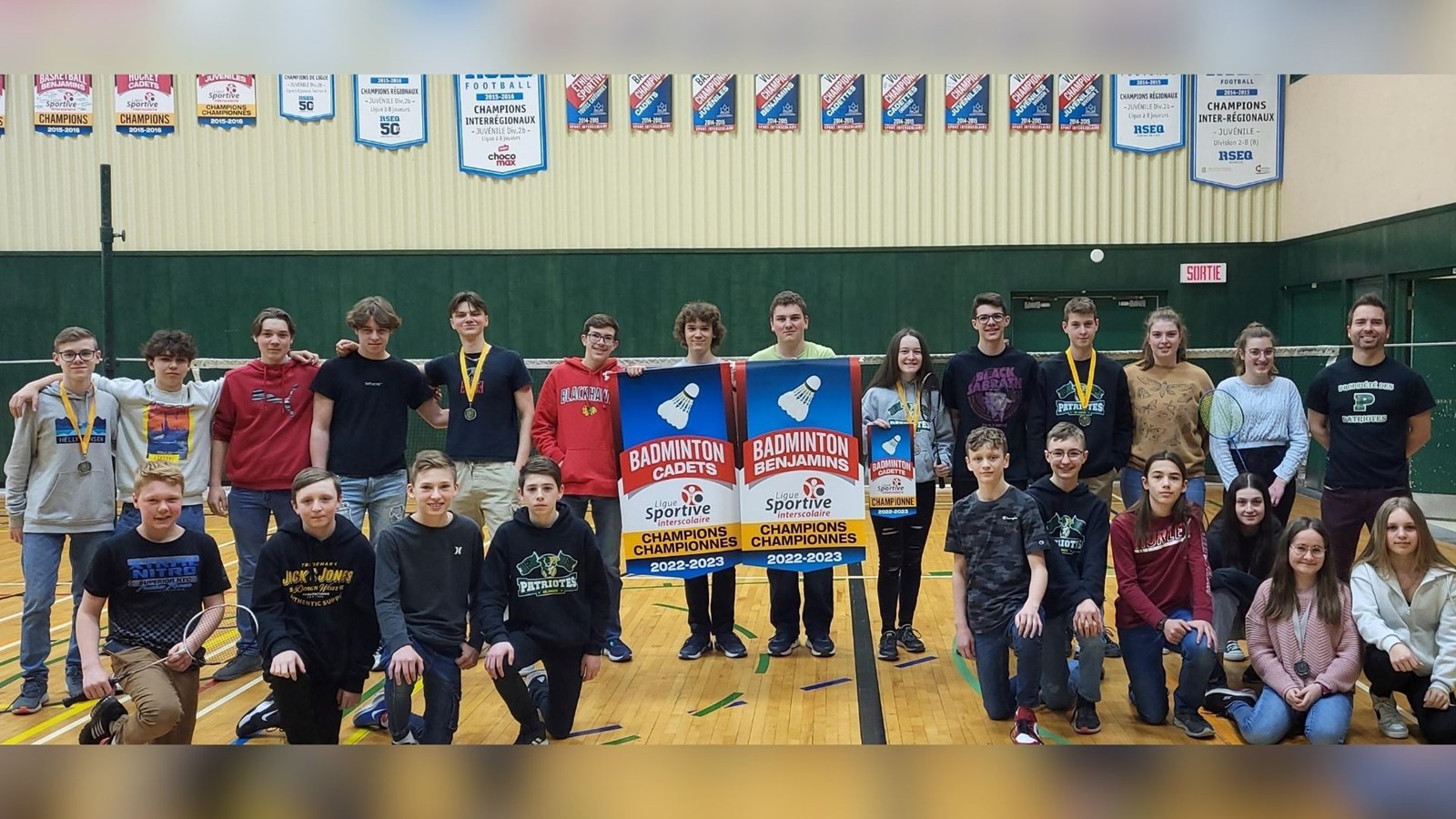 Les équipes de badminton de la Polyvalente Bélanger