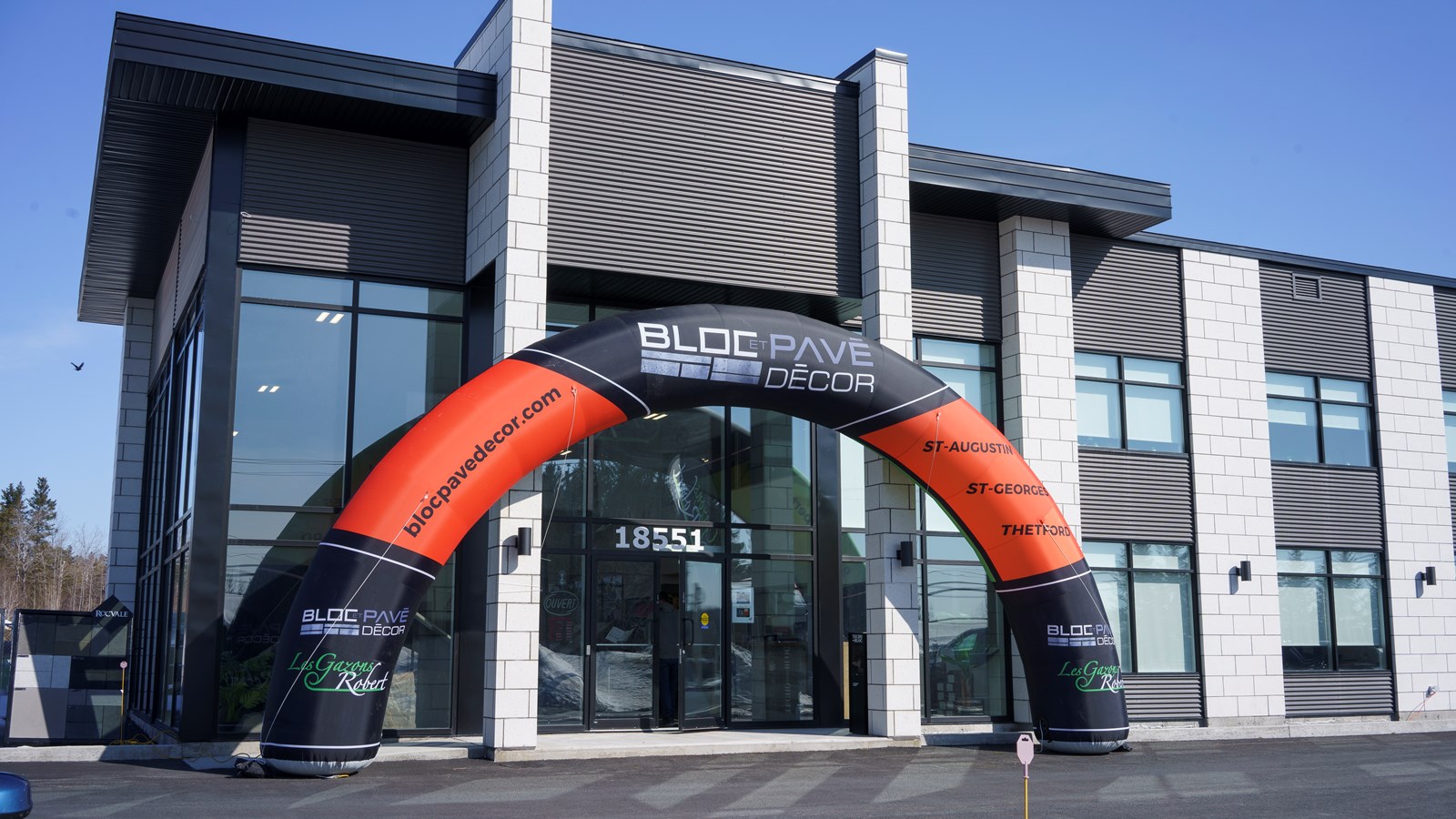 Une salle de montre flambant neuve pour Bloc et Pavé Décor
