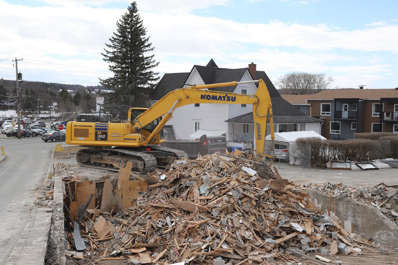 Saint-Georges: l'immeuble du 11 289 sur la 1re Avenue est démoli