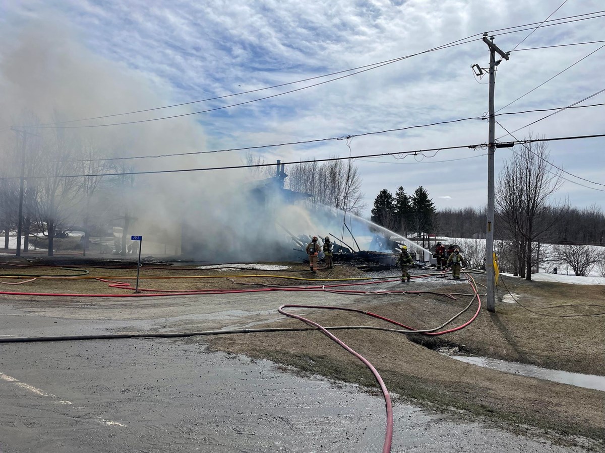 Un jumelé est la proie des flammes à Saint-Isidore