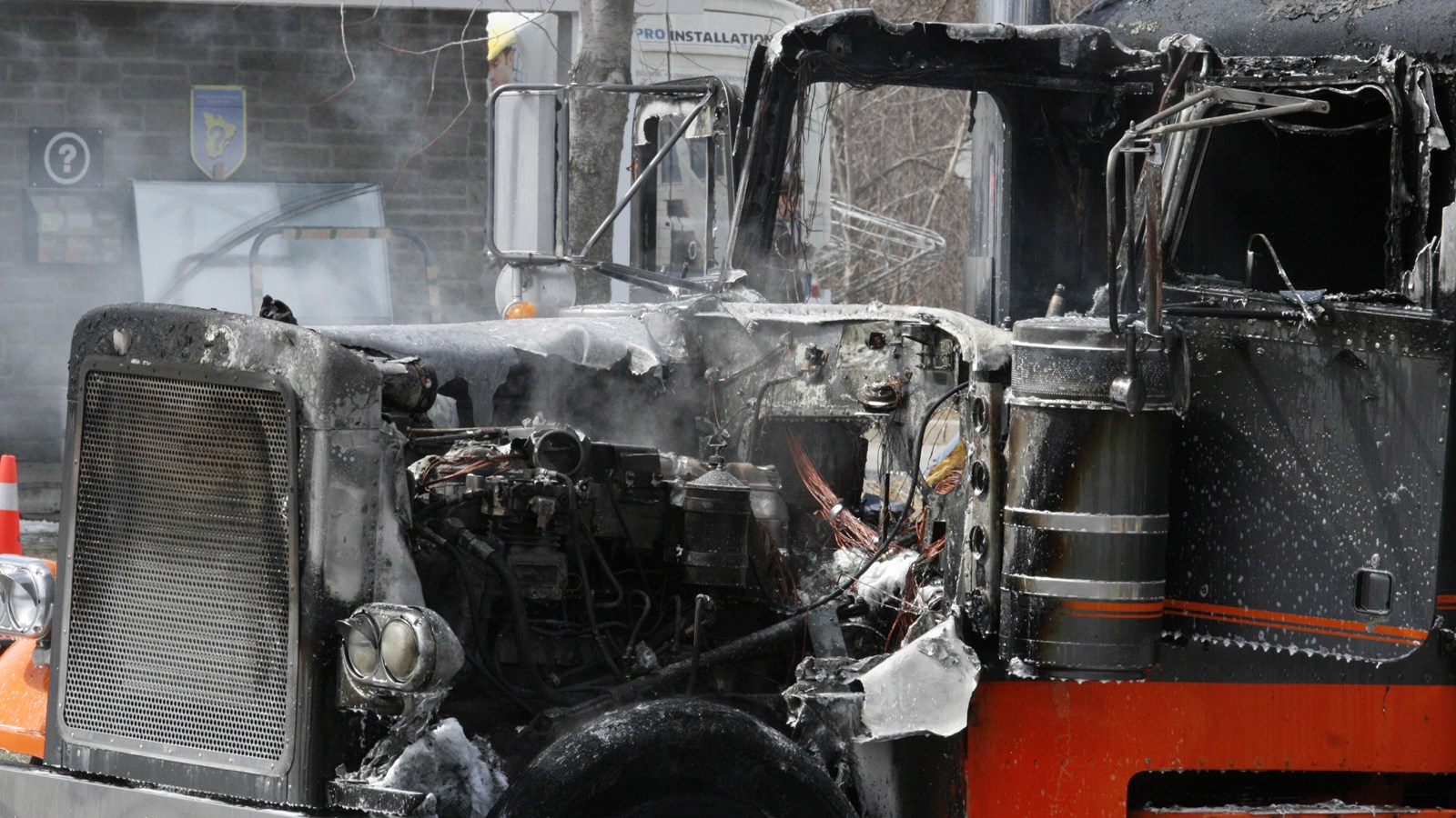 Un camion-remorque en feu à Sainte-Marie