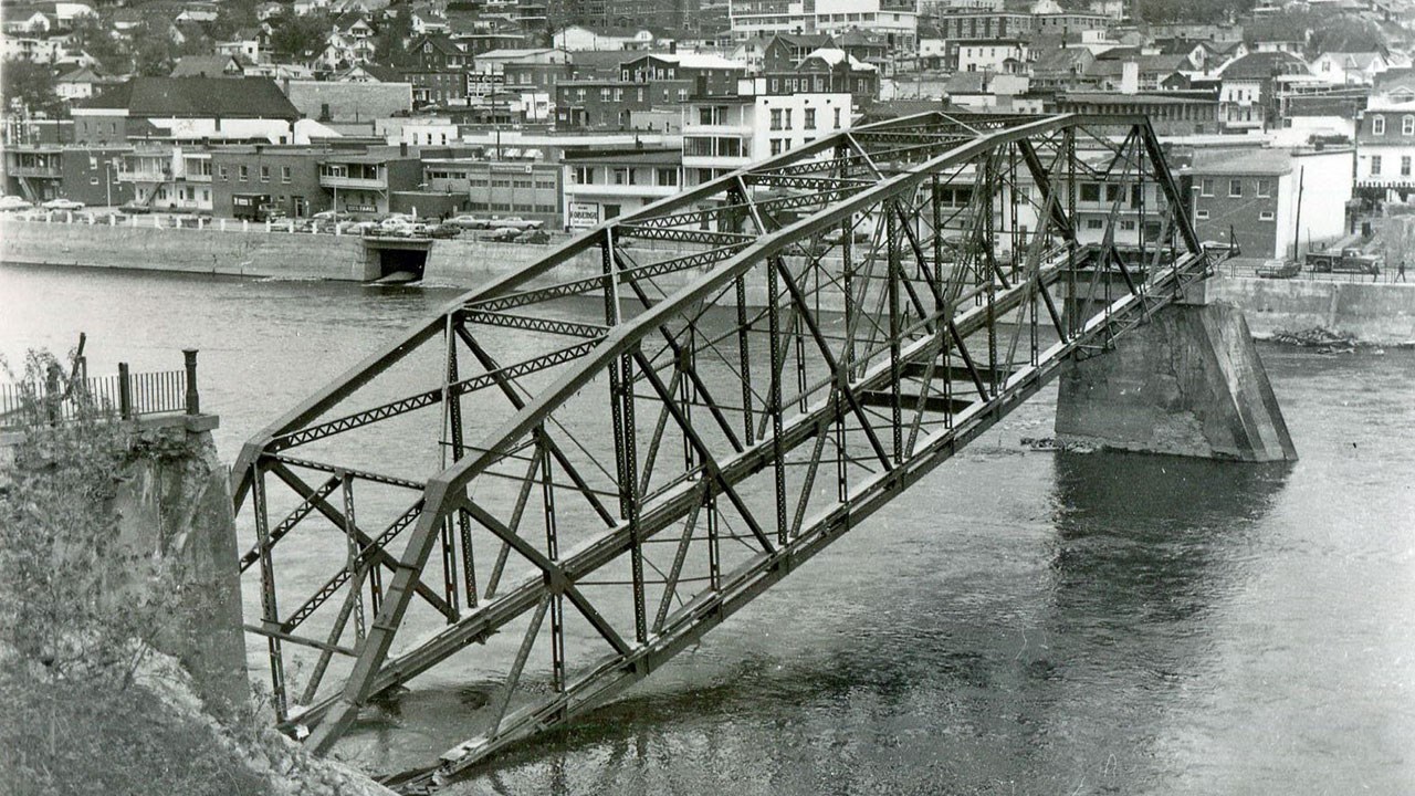 Les derniers instants du pont de fer en 1971