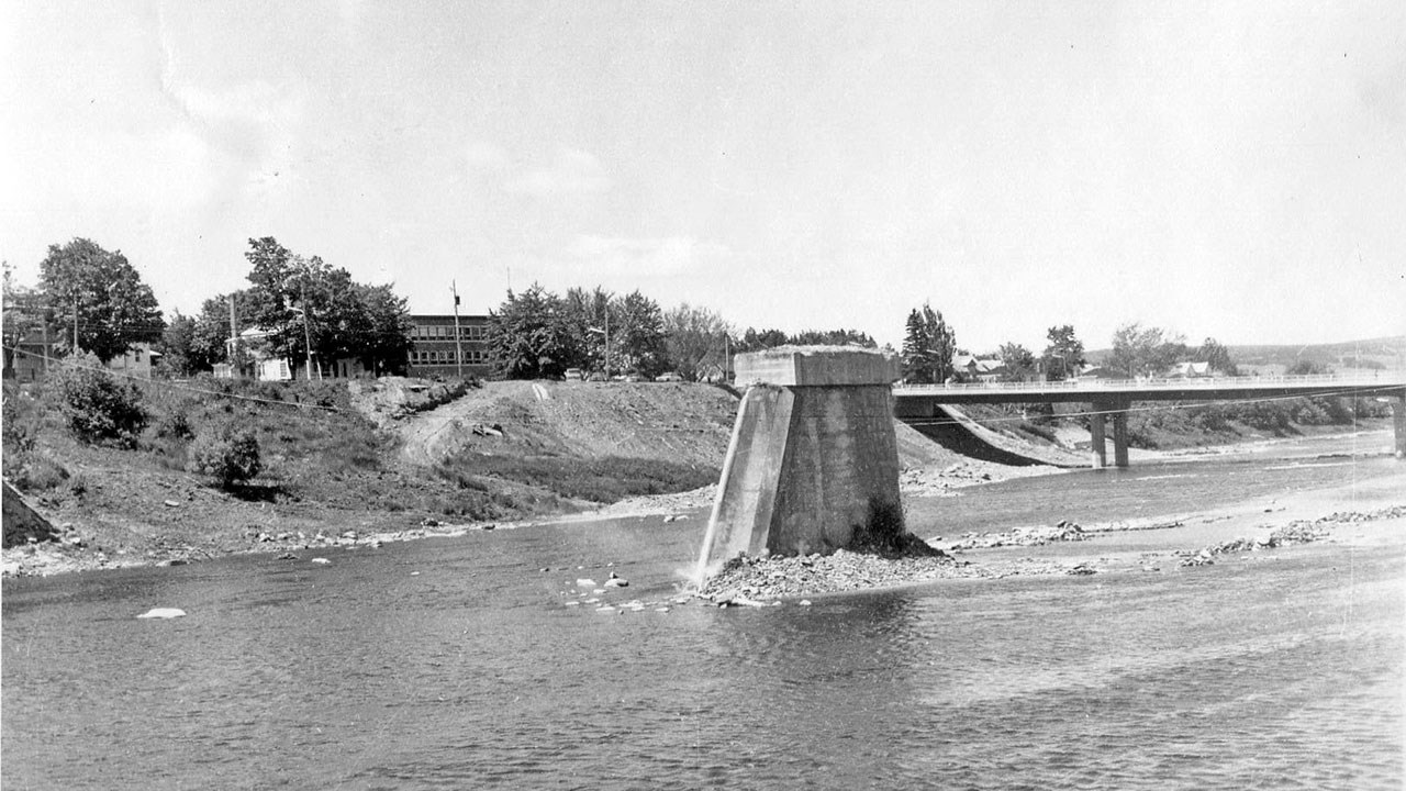 Les derniers instants du pont de fer en 1971