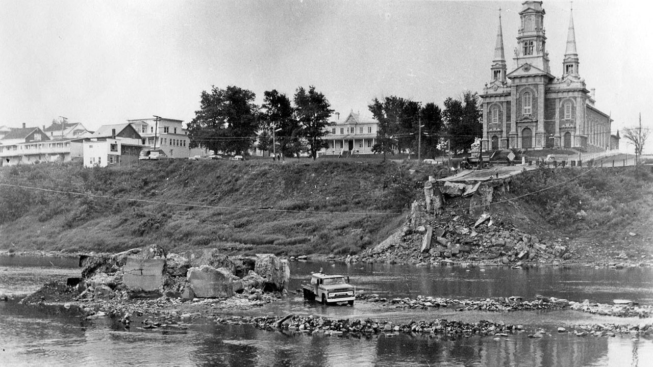 Les derniers instants du pont de fer en 1971