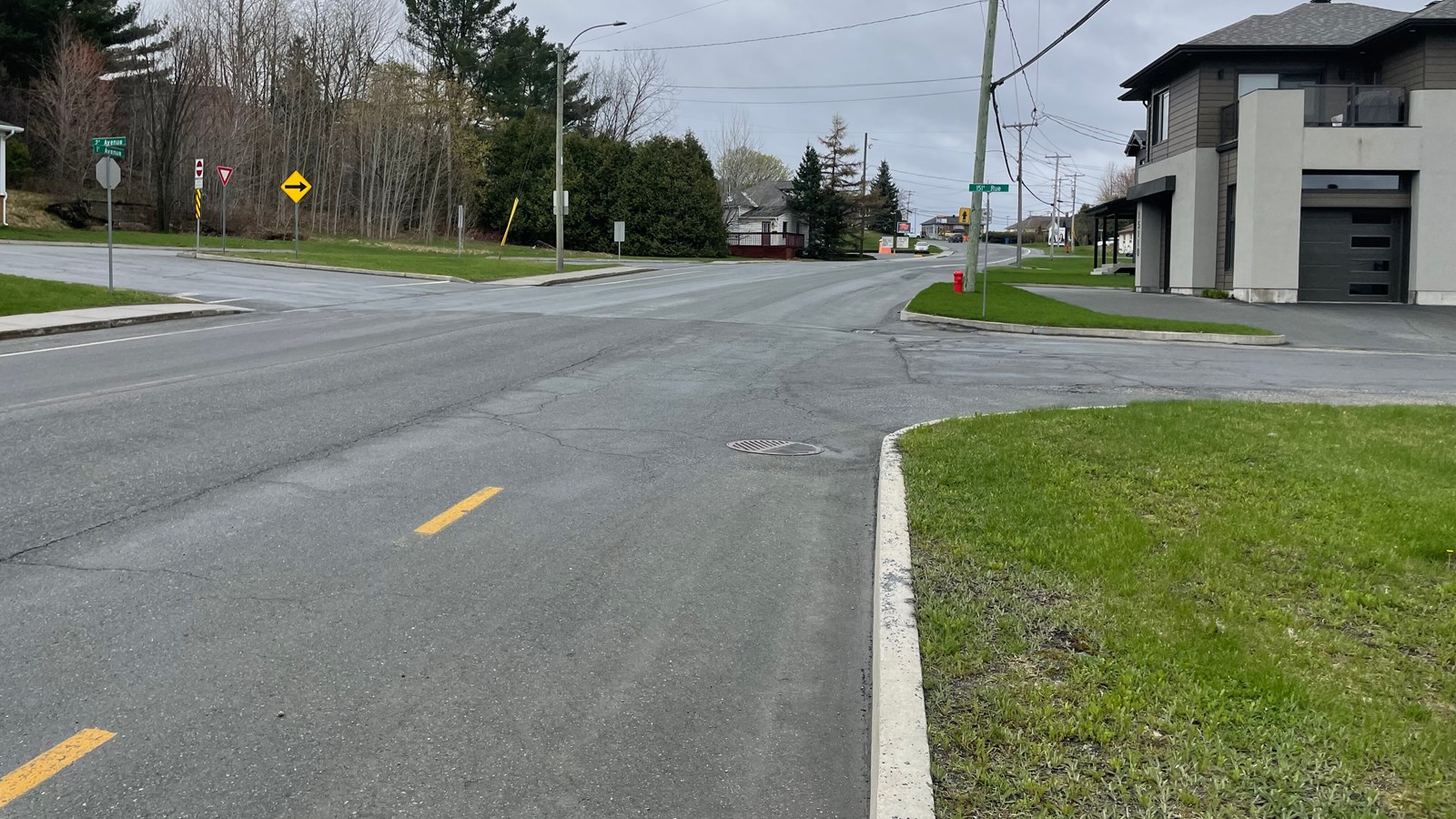 Le sentier se termine actuellement à l'intersection de la 151e rue