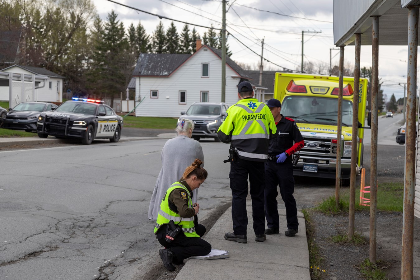 Un véhicule entre en collision avec un poteau électrique à Saint-Martin