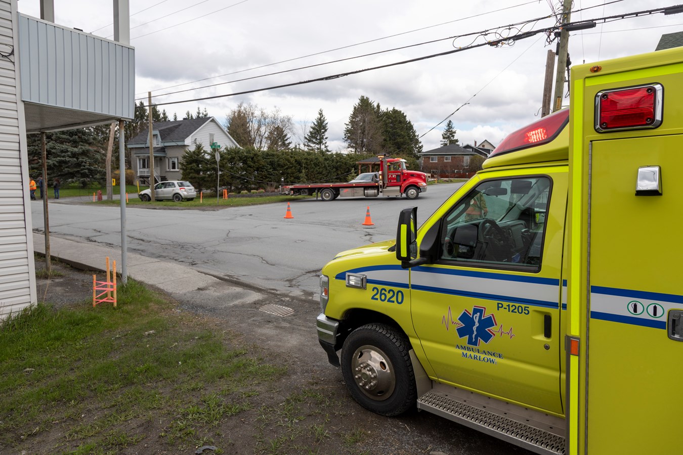 Un véhicule entre en collision avec un poteau électrique à Saint-Martin