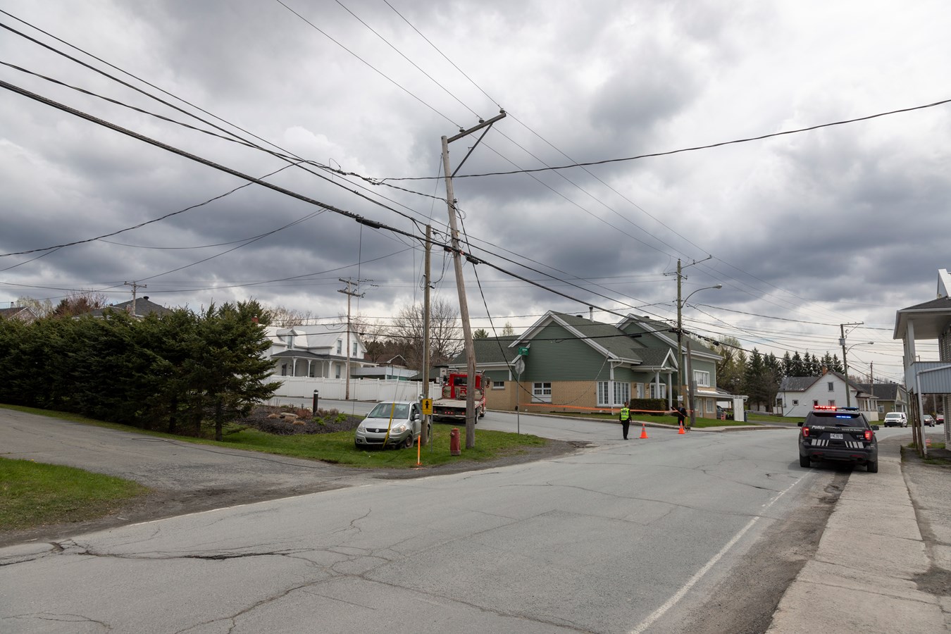 Un véhicule entre en collision avec un poteau électrique à Saint-Martin