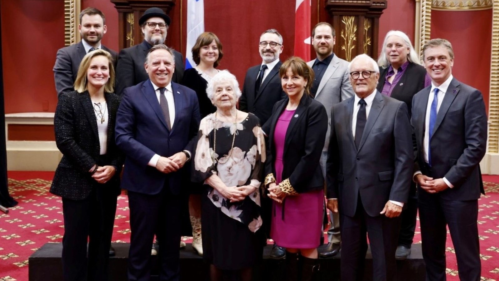 De gauche à droite, première rangée : Mme Marie-Philip Poulin, M. François Legault, Mme Micheline Dumont, Mme Nathalie Roy, M. Claude Raymond, M. Marc Tanguay
Deuxième rangée : Paul St-Pierre Plamondon, Karl Tremblay, Marie-Annick Lépine, Jean-François Pauzé, Jérôme Dupras, Manon Massé.