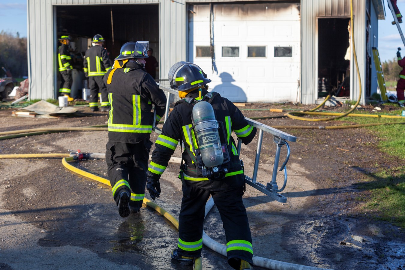 Feu de garage à Saint-Jules