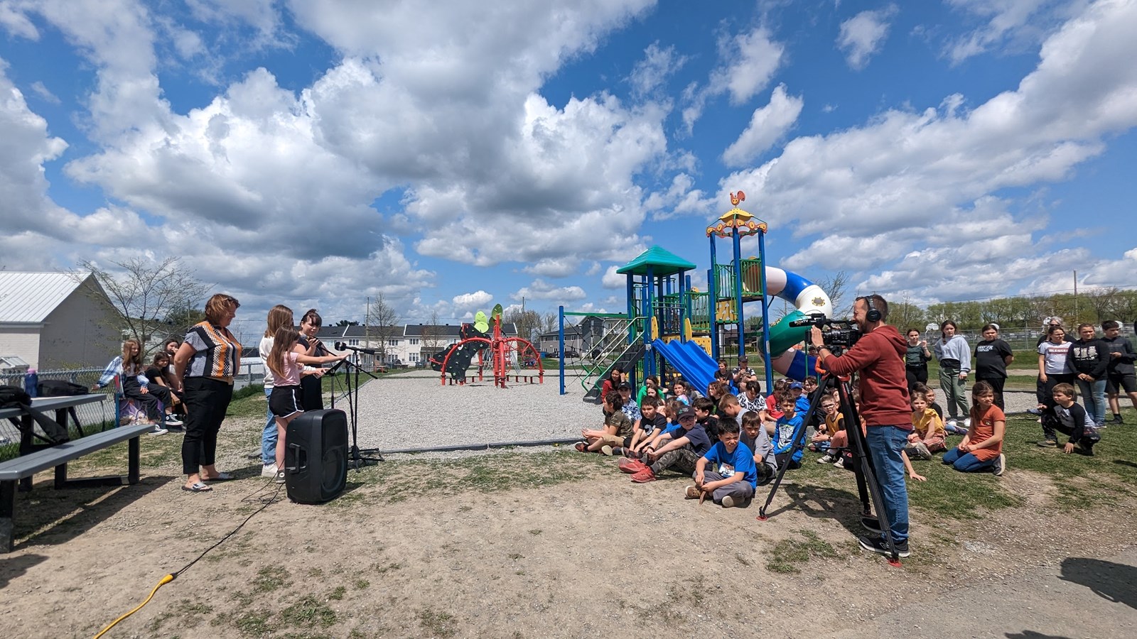 Un banc de l'amitié à l'école Grande-Coudée de Saint-Martin