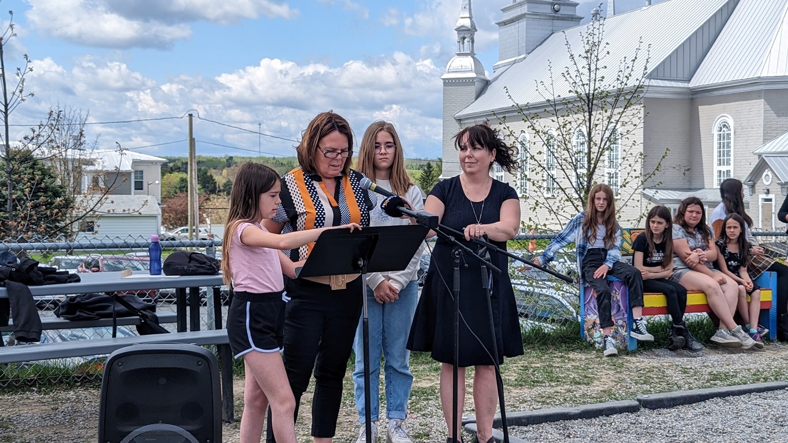 Un banc de l'amitié à l'école Grande-Coudée de Saint-Martin