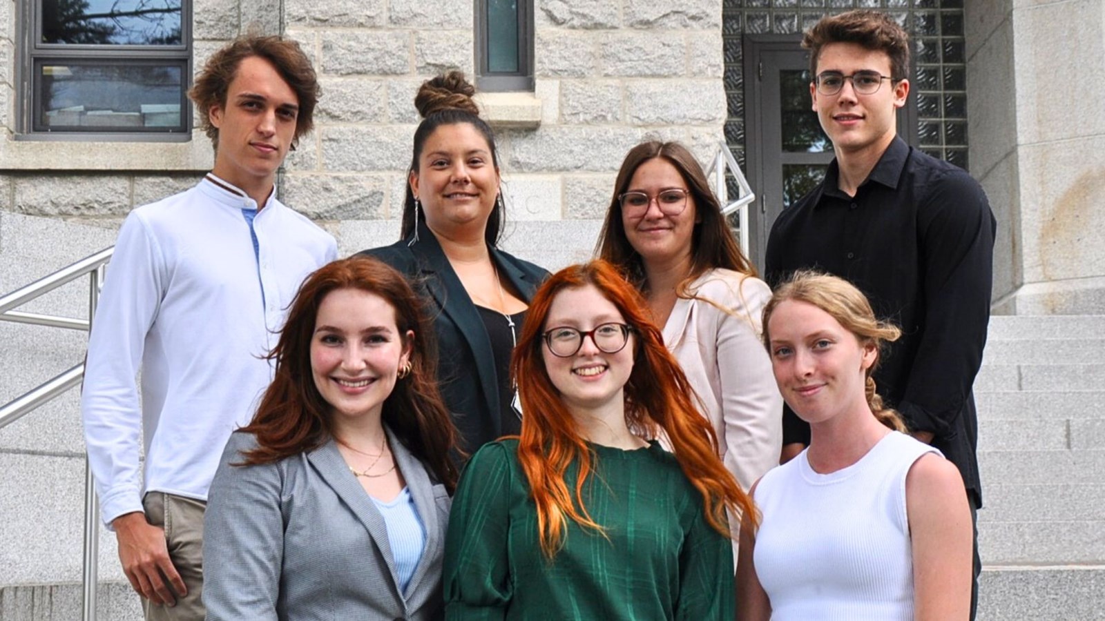 L'équipe Juste pour toi: à l’avant, Aurélie Paquet, Sandrine L'Heureux Thibault et Justine Poulin; à l'arrière, David Longchamps, Kim Gilbert, Catherine Lessard et Olivier Bolduc.