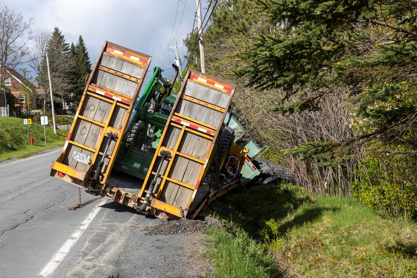 Un camion lourd a fait une sortie de route à Saint-Georges
