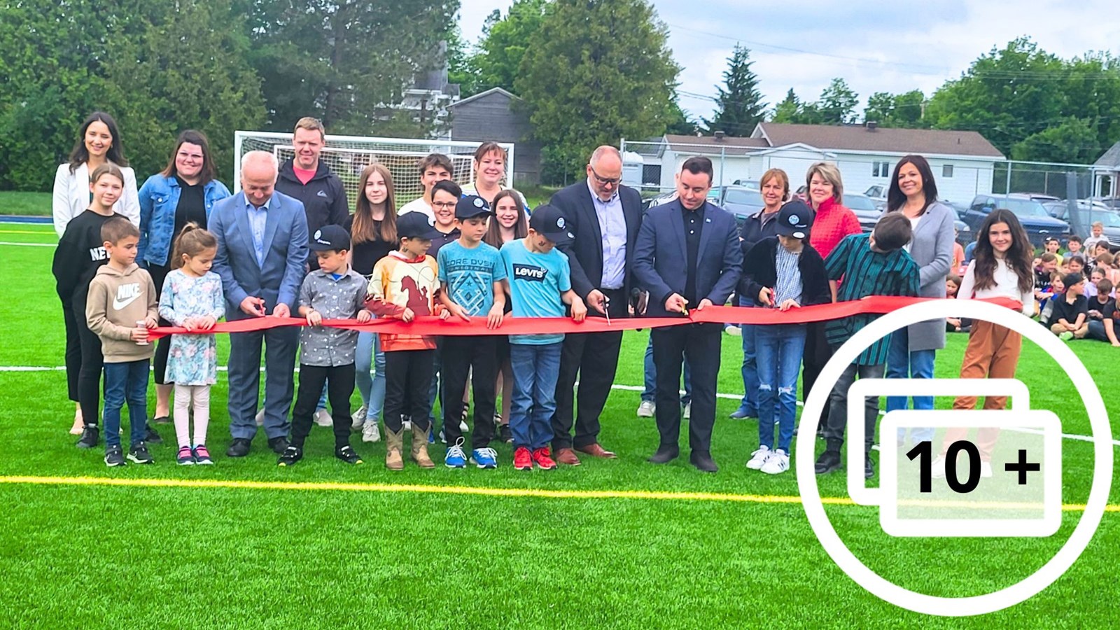 Un terrain synthétique multisport inauguré à Saint-Victor