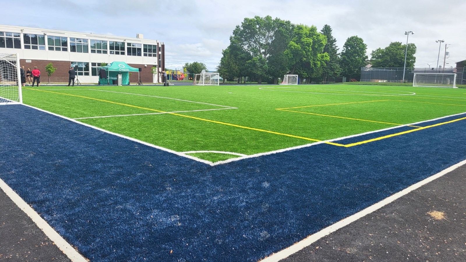Un terrain synthétique multisport inauguré à Saint-Victor