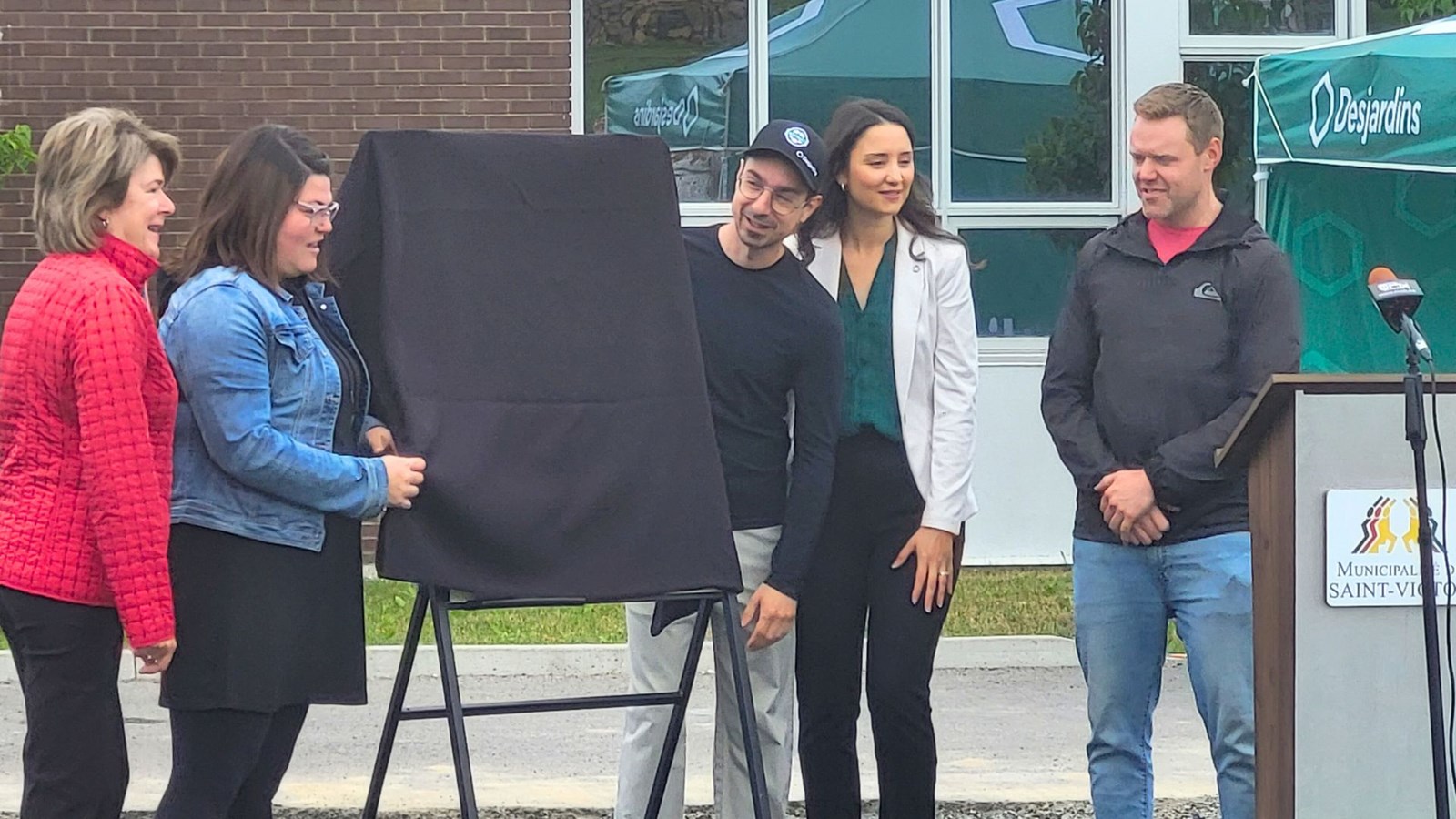 Un terrain synthétique multisport inauguré à Saint-Victor
