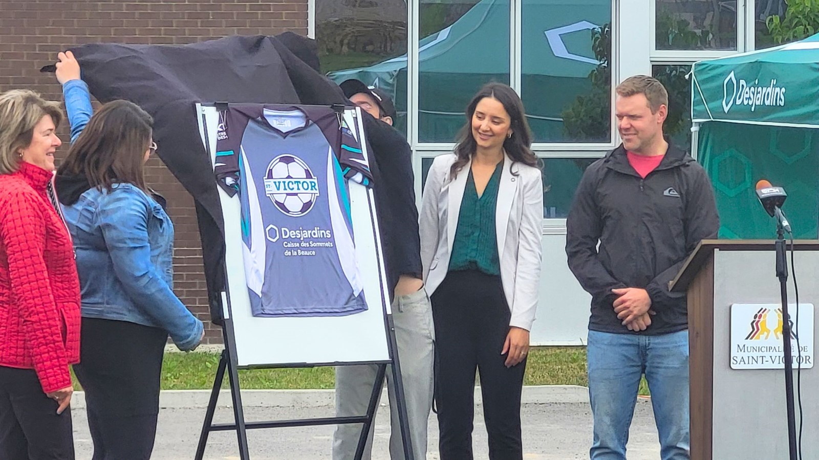 Un terrain synthétique multisport inauguré à Saint-Victor