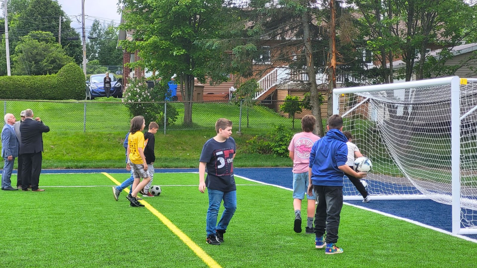 Un terrain synthétique multisport inauguré à Saint-Victor