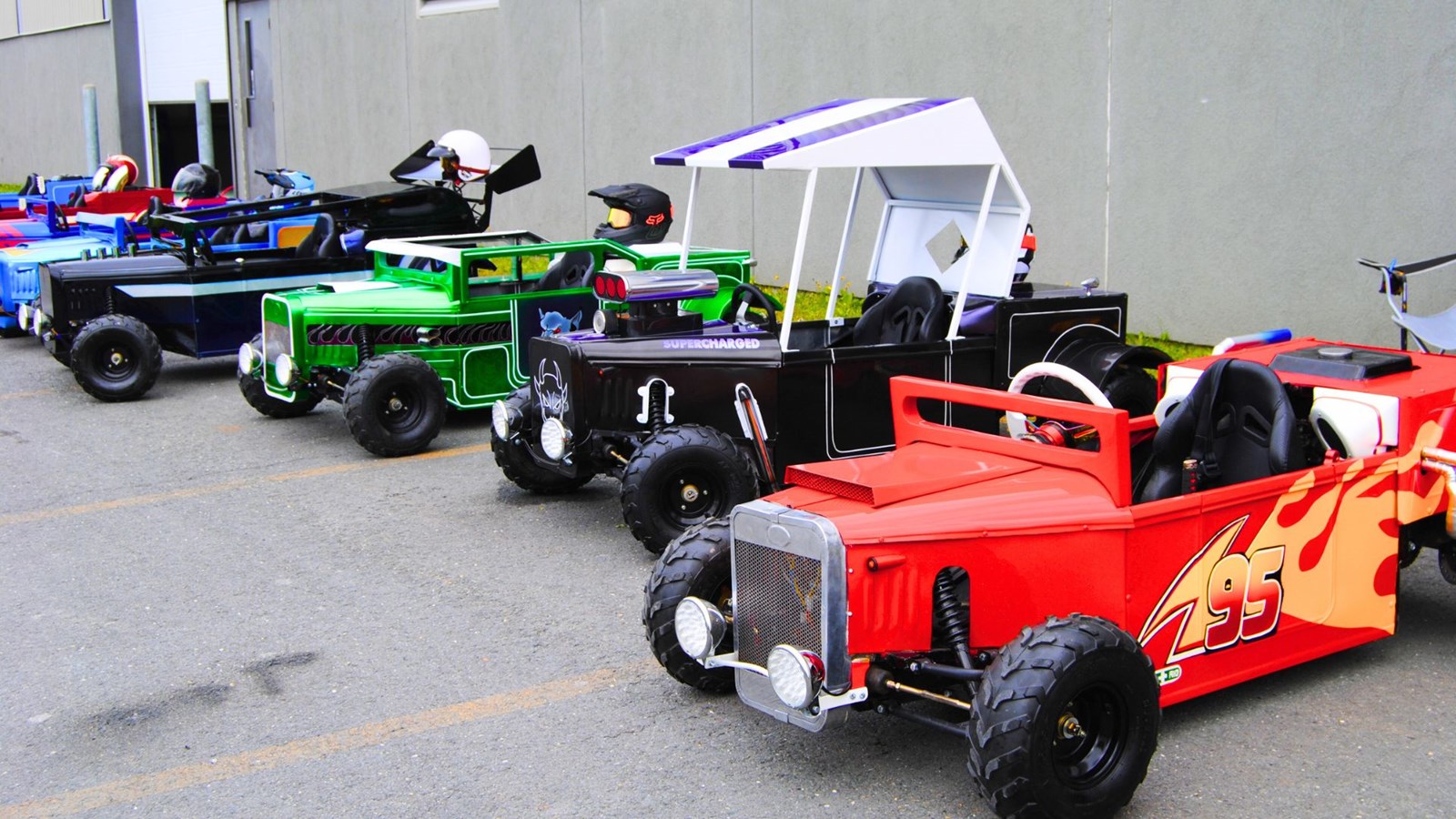 Portraits de plusieurs dune buggies réalisés dans le cadre du programme
