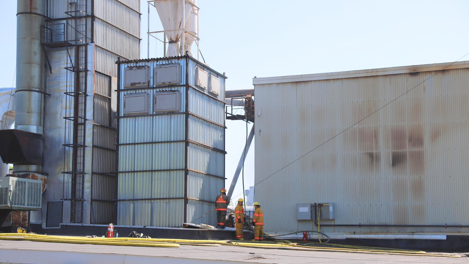Un incendie industriel à Saint-Benoit