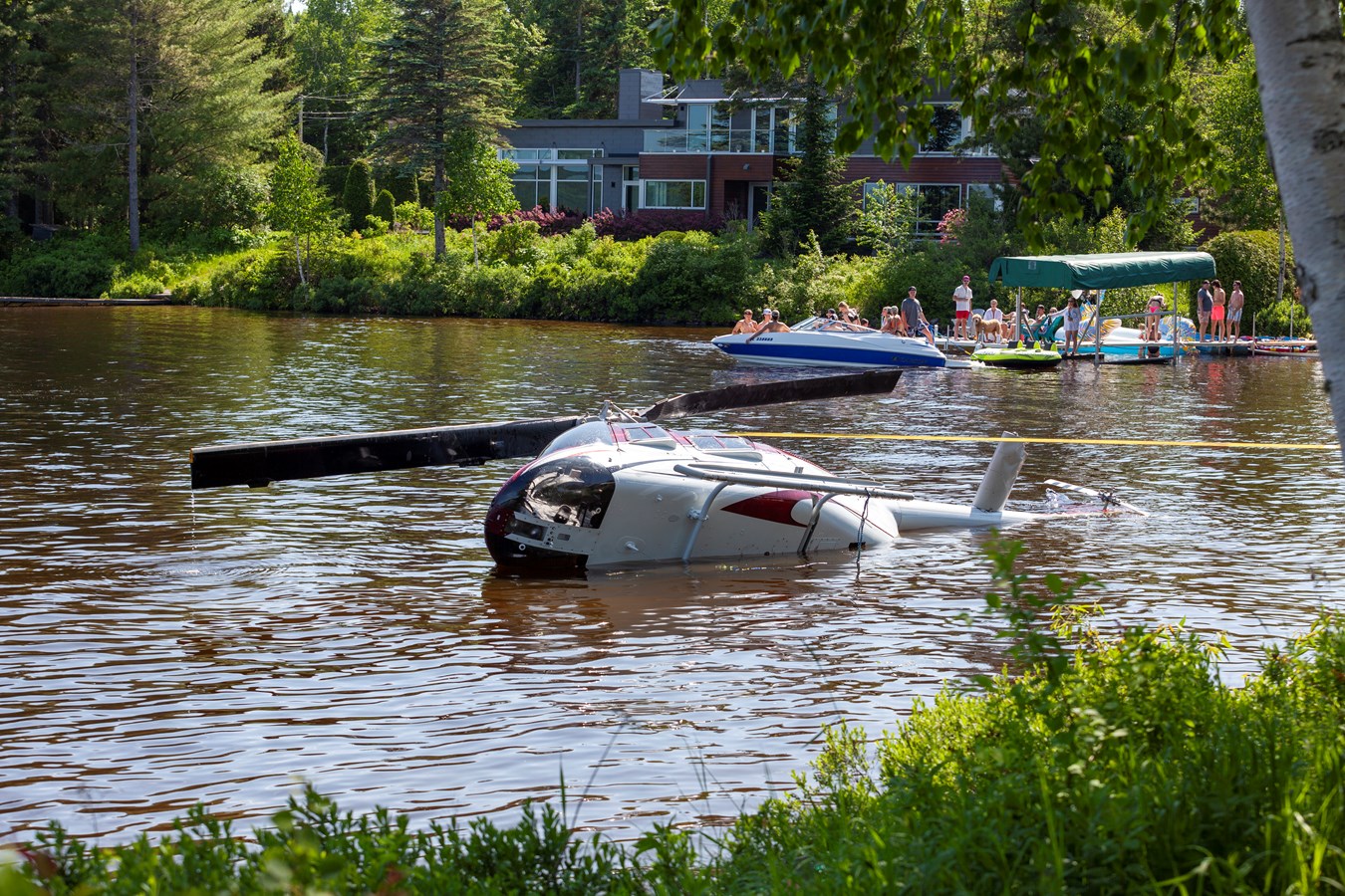 Adstock: un hélicoptère s'écrase dans le Lac du Huit