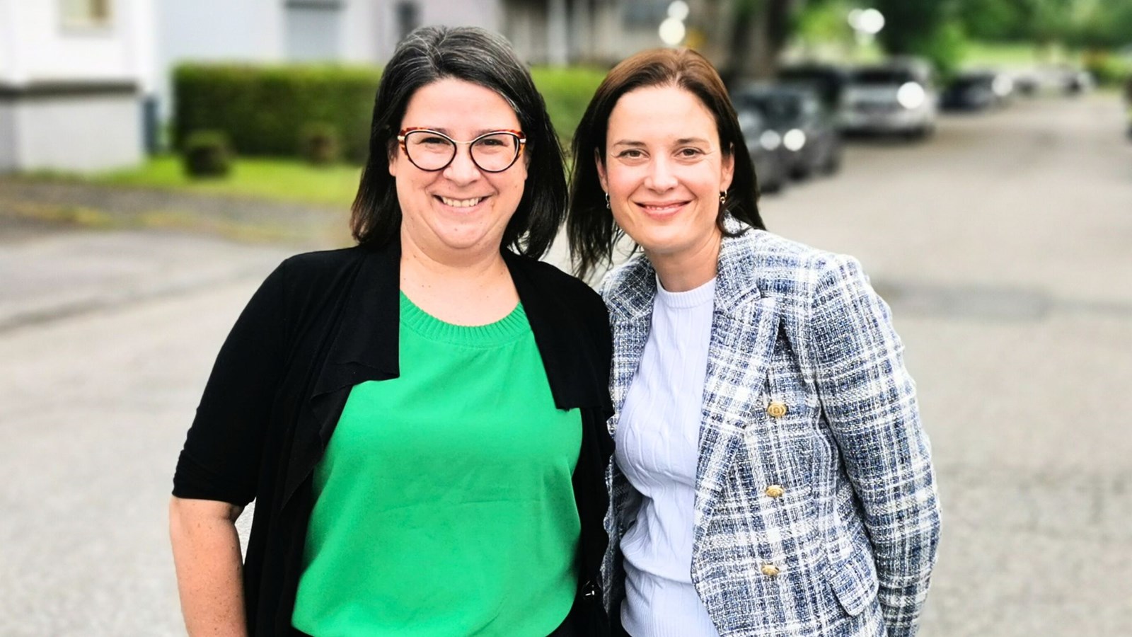 À droite, la nouvelle directrice de la Boulangerie Vachon, Valérie Huot, en compagnie de la grande patronne de Bimbo Canada, Marie-Ève Royer.