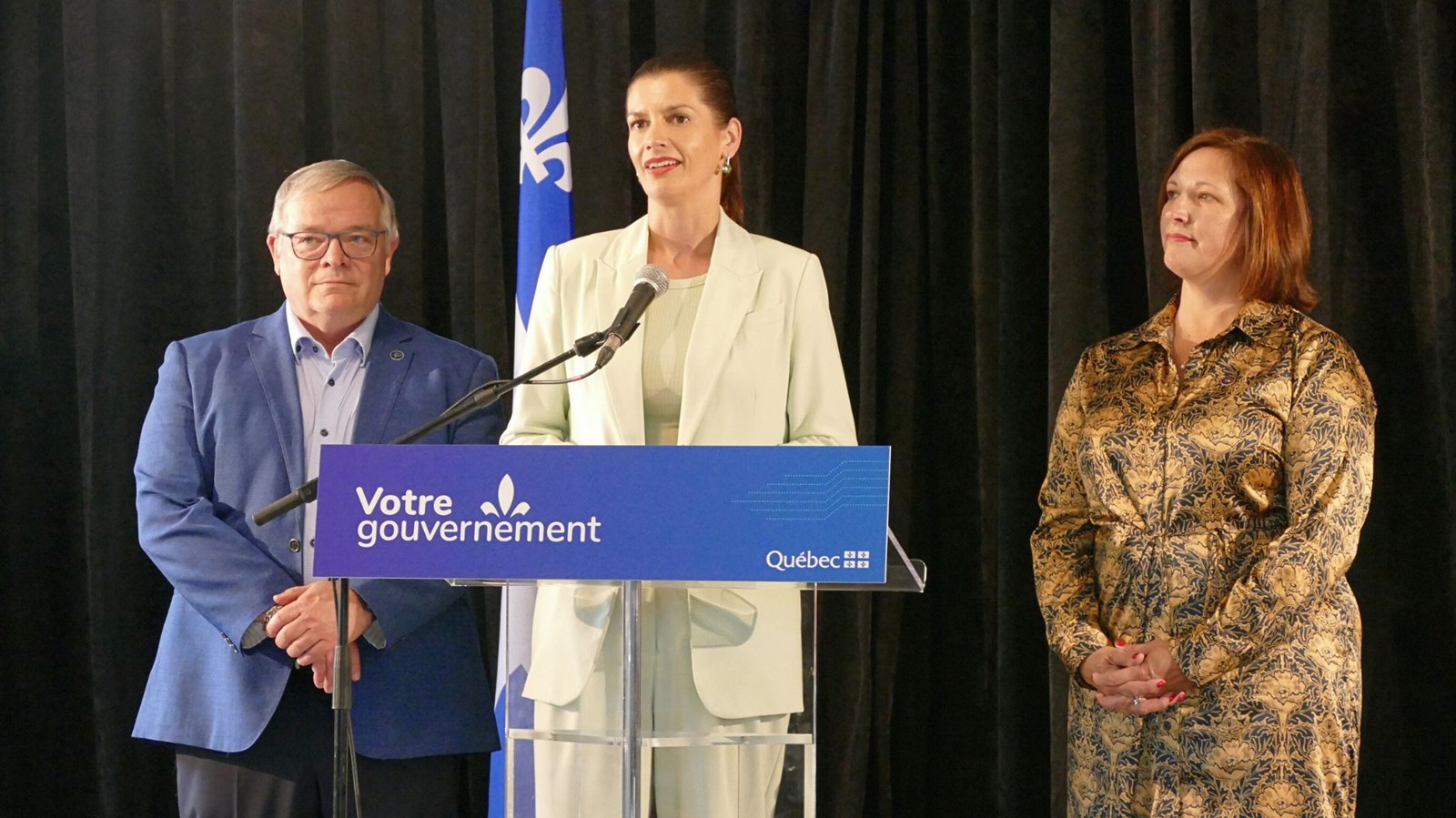 La vice-première ministre et ministre des Transports et de la Mobilité durable, Geneviève Guilbault, le député de Beauce-Nord, Luc Provençal et la députée de Lotbinière-Frontenac, Isabelle Lecours.