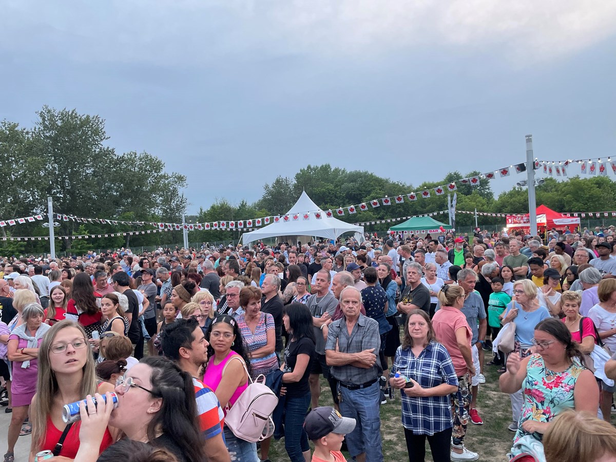Fête du Canada: l'espace Carpe Diem rempli pour Roch Voisine
