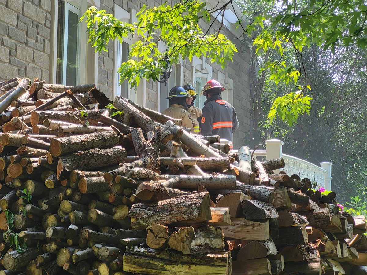 Feu de cheminée à Notre-Dame-des-Pins