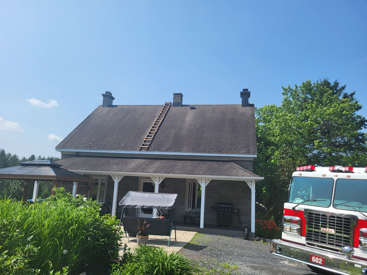 Feu de cheminée à Notre-Dame-des-Pins