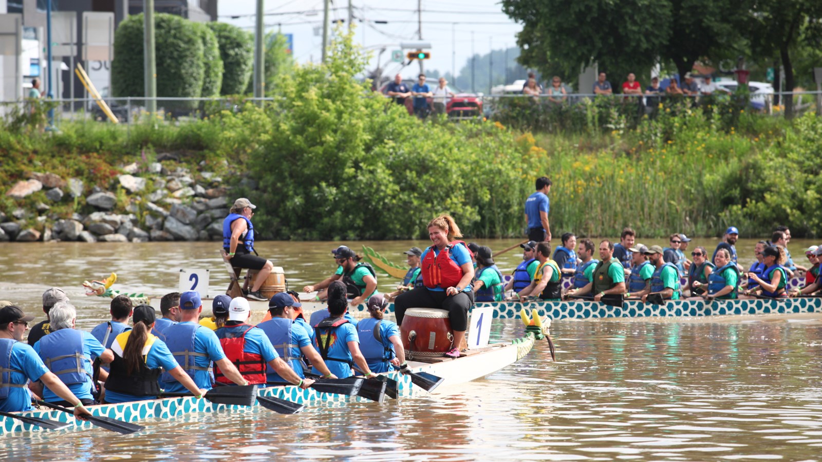 Les bateaux-dragons prennent possession de la rivière Chaudière