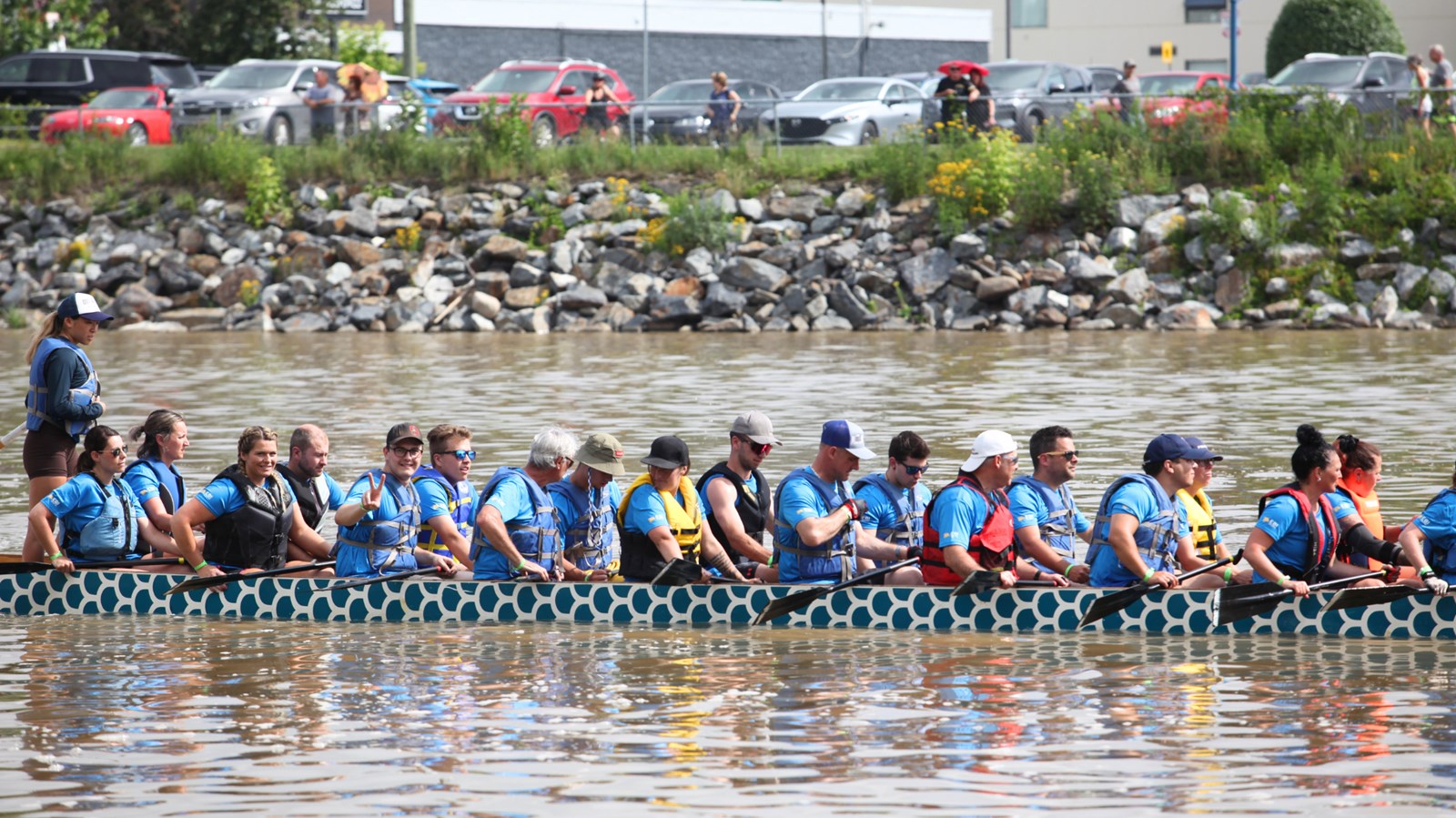 Les bateaux-dragons prennent possession de la rivière Chaudière