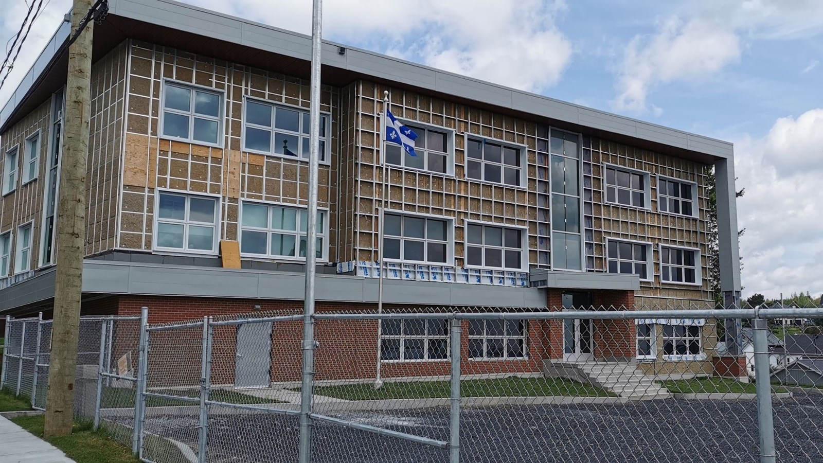 Ce sont des travaux comme ceux effectués à l'école la Tourterelle de Saint-Benjamin (photo) qui seront entrepris. Pour ce dernier établissement, l’inauguration officielle est à venir prochainement.