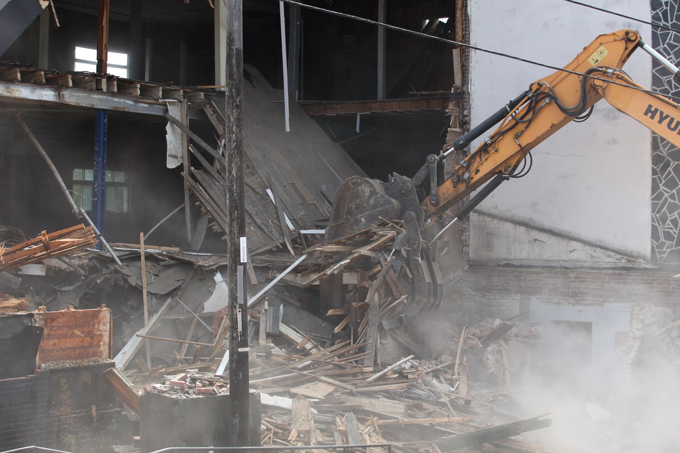 La démolition des bâtiments de la 120e rue a débuté