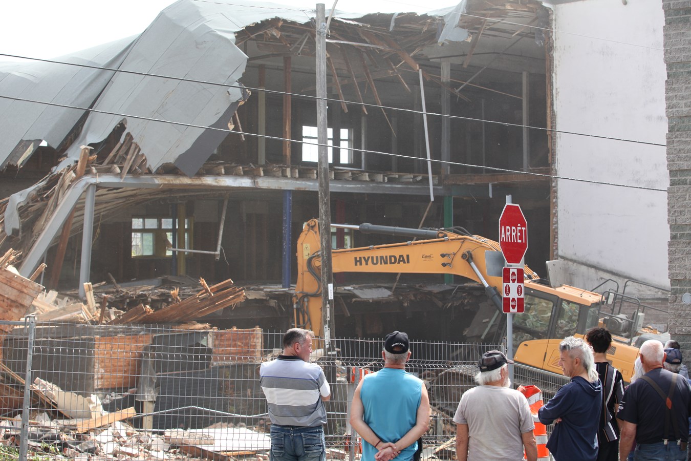 La démolition des bâtiments de la 120e rue a débuté