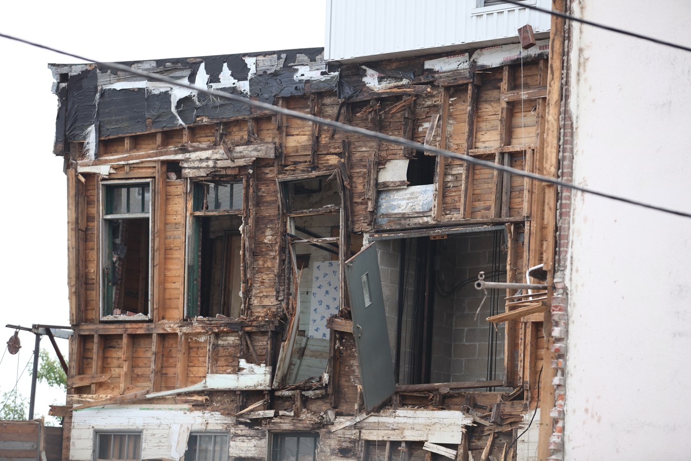 La démolition des bâtiments de la 120e rue a débuté