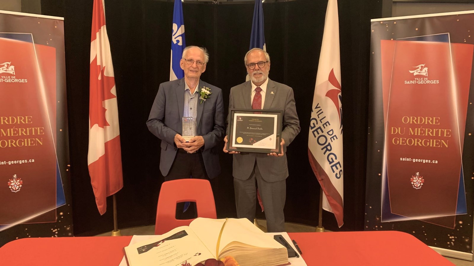 Bernard Poulin avec le maire Claude Morin
