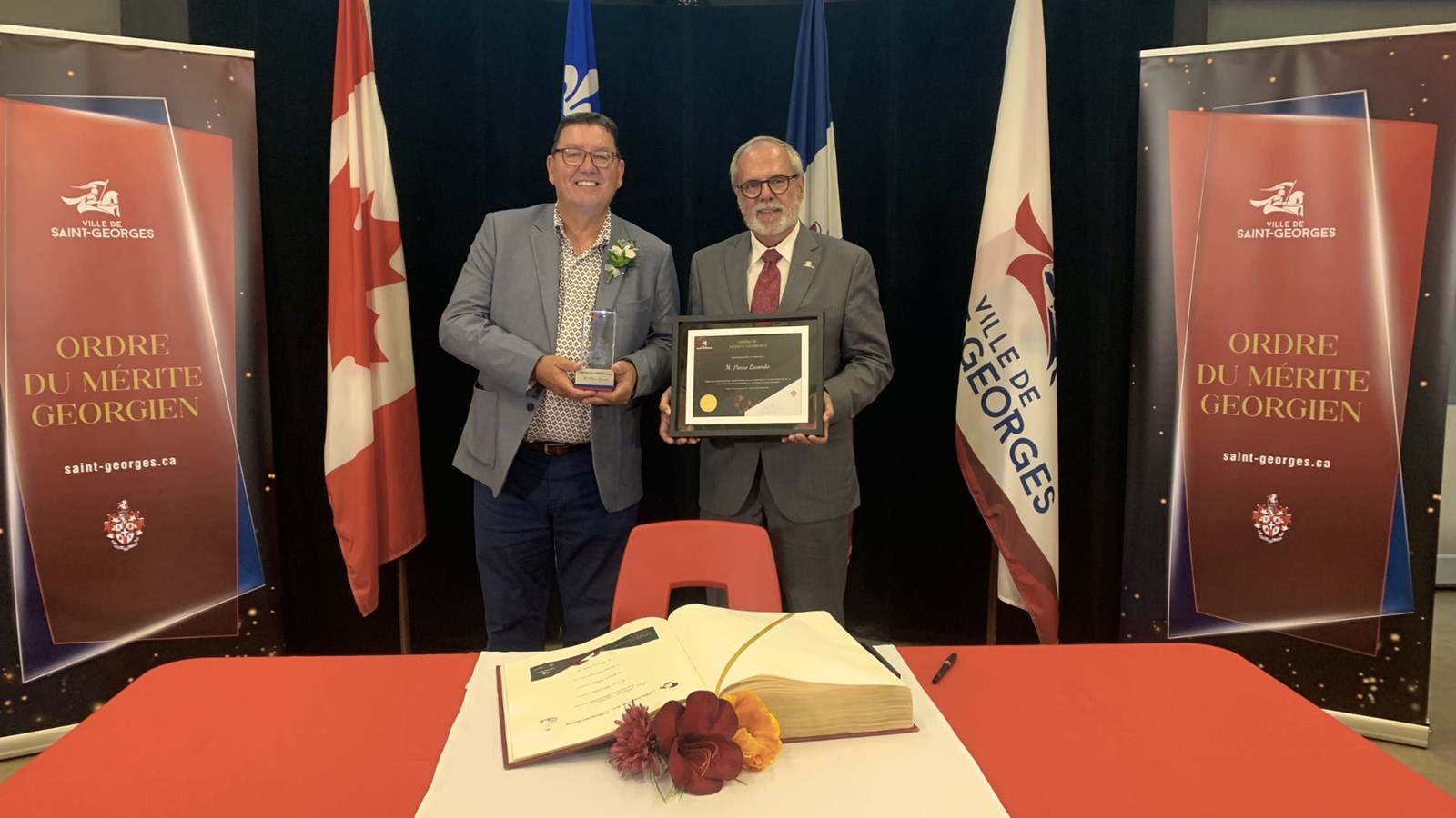 Pierre Lacombe avec le maire Claude Morin