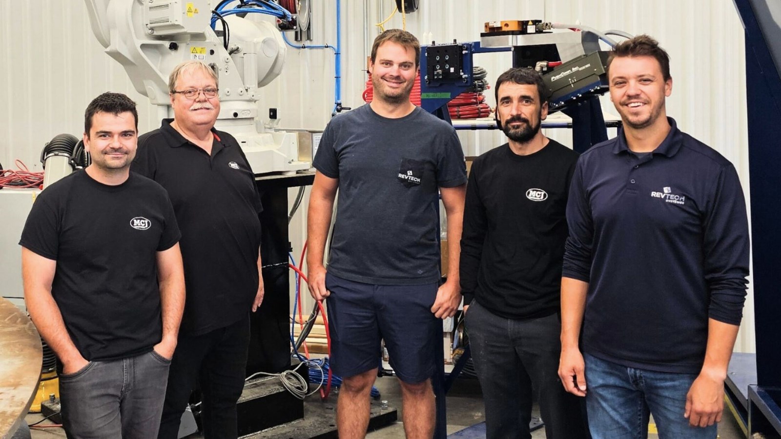 De gauche à droite: Patrick Gagné (MCJ), Claudel Jacques (MCJ), Sébastien Blanchette (Revtech Systèmes), Gaétan Maheu (MCJ), Alexandre Paré (Revtech Systèmes).