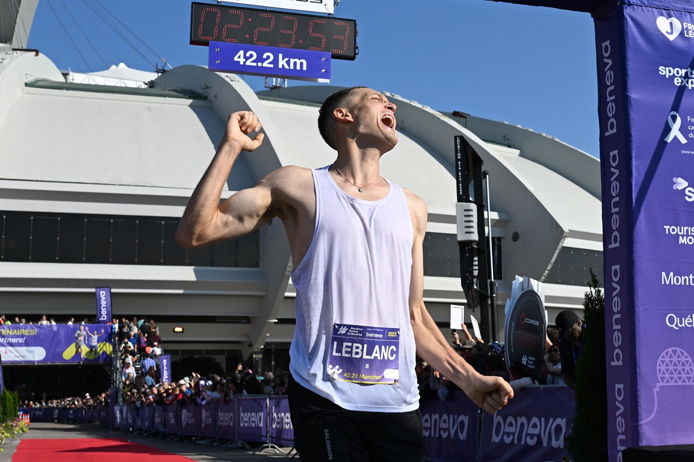 Simon Leblanc lors de son arrivée au Marathon de Montréal