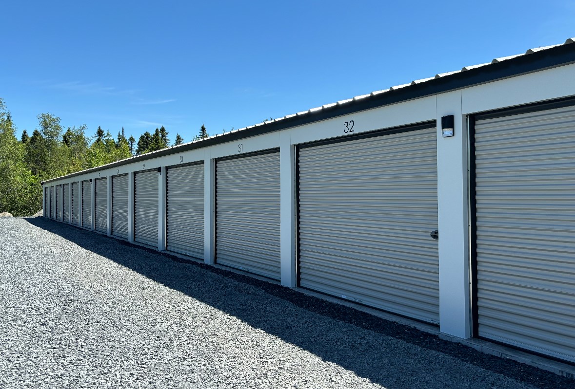 Les Mini-Entrepôts Saint-Benoît: accessibles et sécuritaires