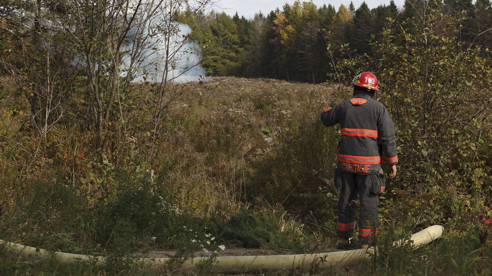 Tas de bois en feu à Saint-Georges: intervention maitrisée par les pompiers