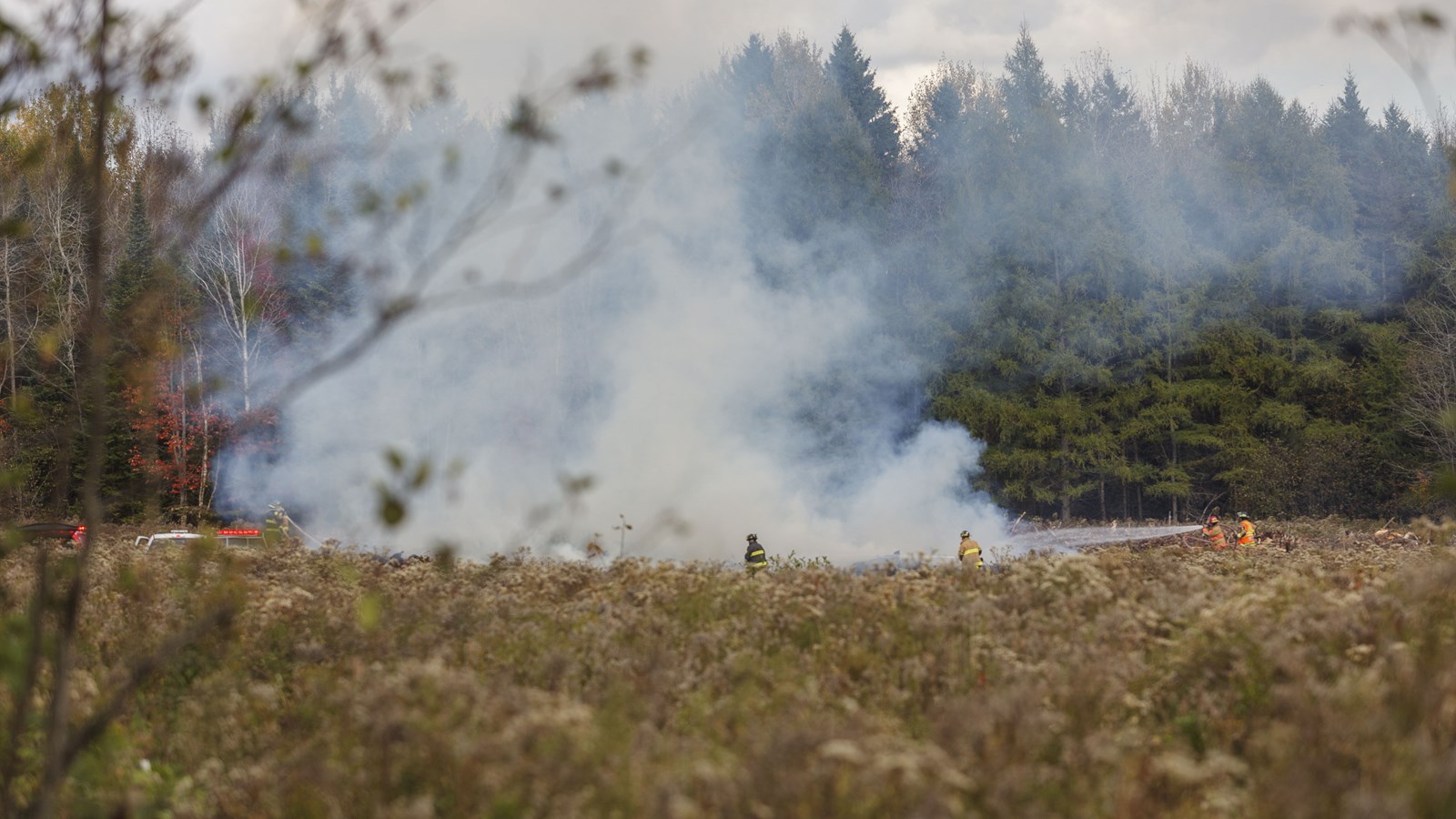 Tas de bois en feu à Saint-Georges: intervention maitrisée par les pompiers